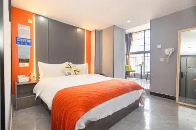 Family Hotel (Wuyi Square IFS International Financial Center) Hotels near Huangxing Road Walking Street
