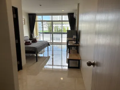 Sorot Beach hotel Hotels near شاطئ جومتين