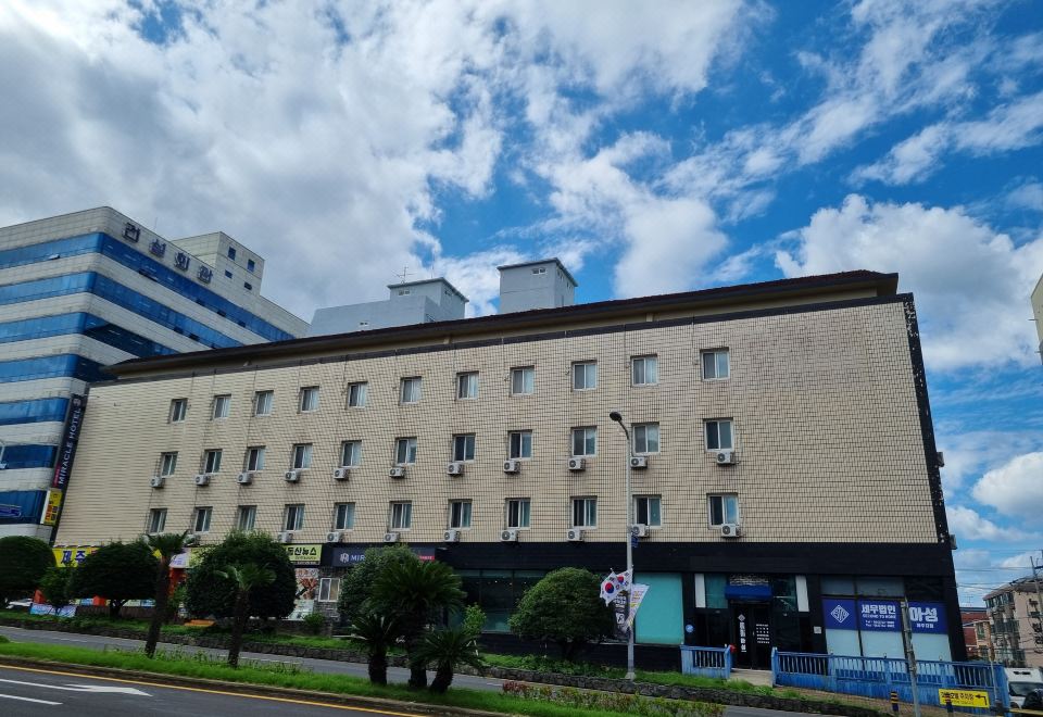 1. 제주 미라클 호..