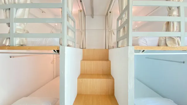 หอพักผู้หญิงเท่านั้น มีเครื่องปรับอากาศ และห้องน้ำรวม