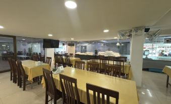 Regent Ngamwongwan Hotel