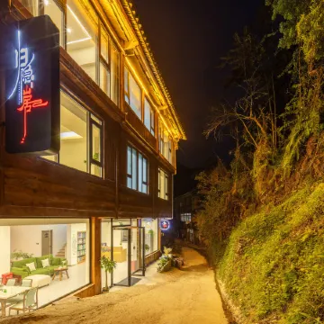 Guiyin Shanju Homestay (Zhaoxing Dong Village Scenic Area)
