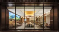 i Electronic Sports Hotel (Xinyang Railway Station Tianrun Plaza)