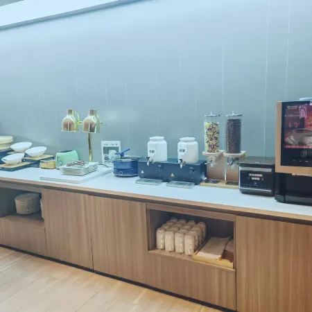 HanTing Hotel (Tongliao Naiman Banner Railway Station Zhenxing Street)