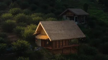Chai Cheevit Maesa Отели рядом с достопримечательностью «Bai Orchid and Butterfly Farm»