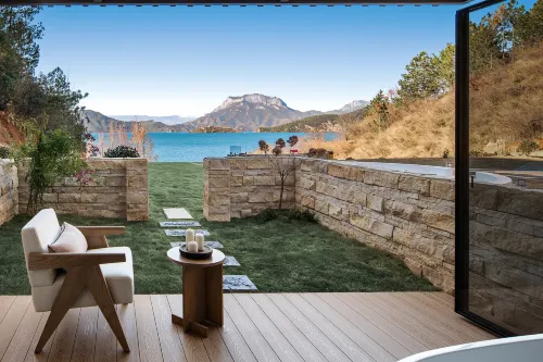 Lugu Lake Manchen Holiday Homestay - bar