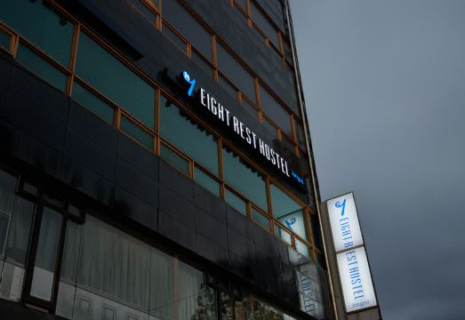 에잇레스트 호스텔 깔끔한 침구