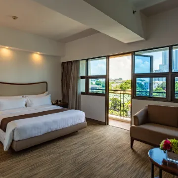 La Breza Hotel Hotels near Quezon Monument Circle