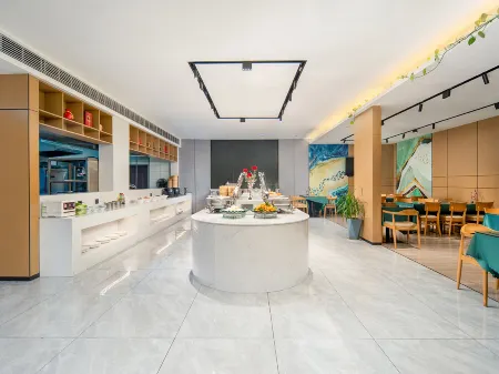 Vienna International Hotel (Huaihua Hexi Ziyuan) Отели рядом с достопримечательностью «Huaihua Vocational and Technical College»