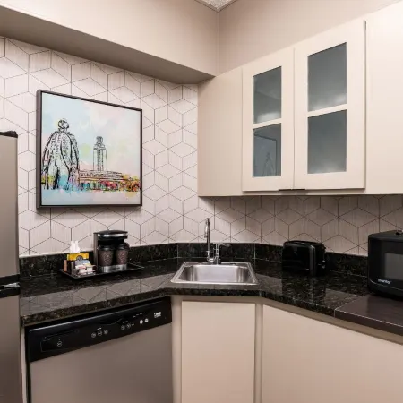 DoubleTree Suites by Hilton Hotel Austin Downtown Capitol