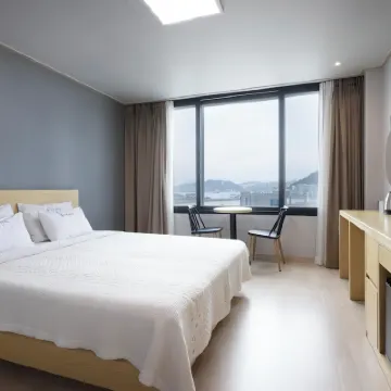 Busan Yeongdo Beach Hotels near تايجونغاداي