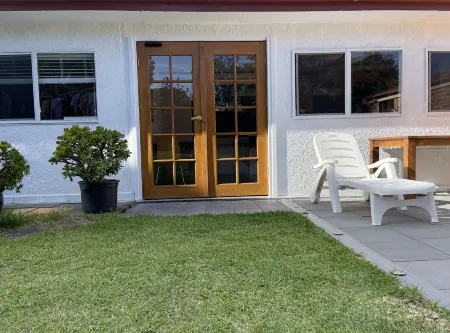 Garden View Entire Self Contained Guesthouse Отели рядом с достопримечательностью «Библиотека Энгадин»