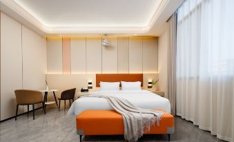 Cloud Holiday Hotel (Zhangzhou Changtai Hello Plaza Store)