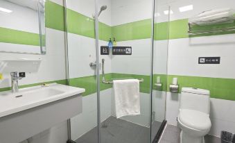 7 Days Inn (Xi'an Jiaotong University First Affiliated Hospital Weiyi Street Metro Station)