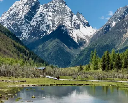 Siguniang Mountain Nation Park Hotel（The most popular and convenient hotel for overseas guests） โรงแรมในเซี่ยวจิน