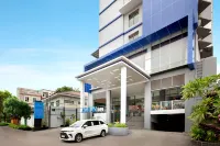 Aston Inn Pantai Losari Makassar Hotels near Losari Beach Platform