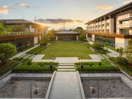 Yishui Grand Hotel Отели рядом с достопримечательностью «Xiangshan Temple»