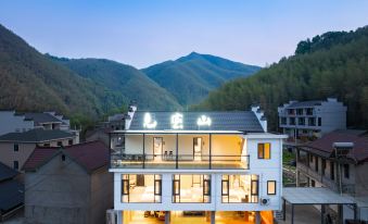 Scenic View around the Mountains and Starry Sky Resort