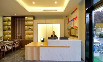 Luoyang Qingcheng Hotel (Luoyi Ancient City Lijing Branch)