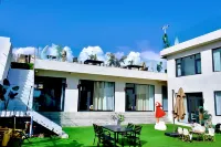 Yixi Xiaoju · Starry Sky Courtyard · Light Luxury Sojourn Guesthouse (Tekes Bagua City Branch)