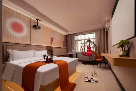 Designer hotel（HeChi BaiMa Pedestrian street）