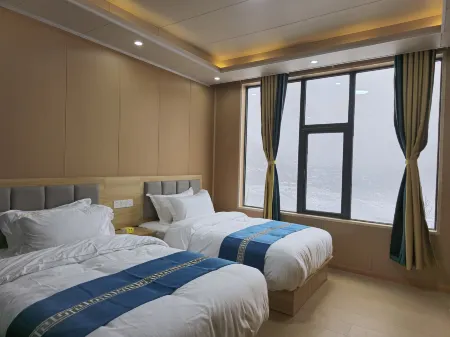 Chilie Yangqing Homestay (Basu Laigu Glacier) Отели рядом с достопримечательностью «Ranwuzhen»