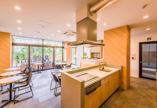 [앤드 호스텔 아사쿠사 카파바시의 깔끔한 공용 주방 시설 이미지]