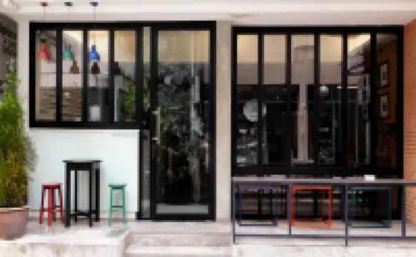 DI PLACE HOTEL Hotels near Nana Plaza