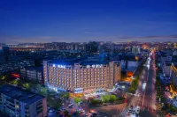 James Joyce Coffee Hotel (Railway Station Yulin College Branch)