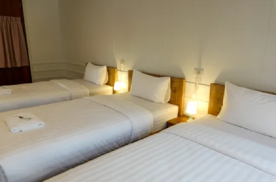 Au Samlor Guesthouse โรงแรมใกล้ท่าเรือสี่พระยา