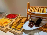 Divine Opera: The Ultimate Grand Hotel - servizio colazione