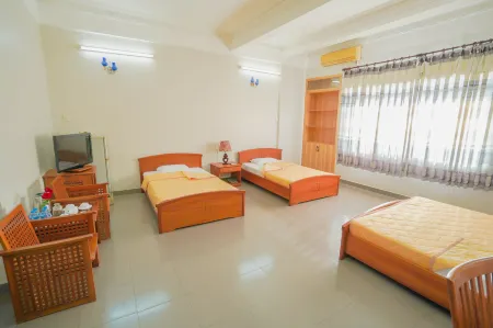 HOA BINH 2 HOTEL Отели в г. Phuong Dong Xuyen