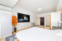 Yunduo Aimeilai Movie Homestay (Rongchuangmao Chaoyangshan Subway Station) Hotels near Qingdao Oriental Movie Metropolis