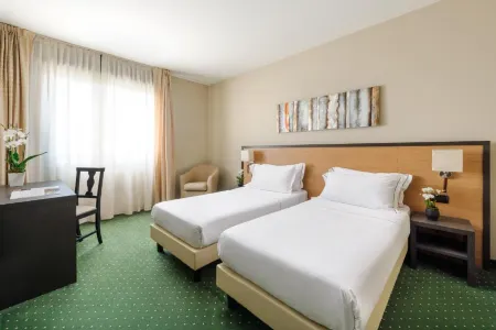 Smart Hotel King, by R Collection Hotels Отели рядом с достопримечательностью «Parco Giorgio Perlasca»