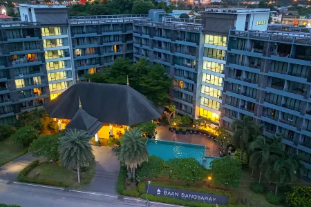 Baan Bangsarey Hotels Отели рядом с достопримечательностью «Columbia Pictures Aquaverse»