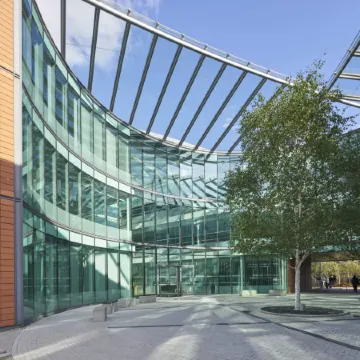 Studios in Central Bracknell, 30mins from London