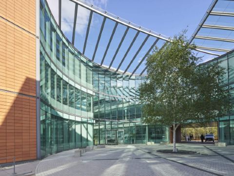 Studios in Central Bracknell, 30mins from London