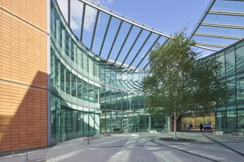 Studios in Central Bracknell, 30mins from London