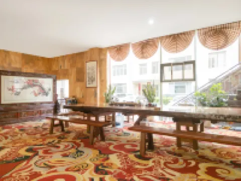 Yi'ai E-Sports Hotel (Jinxiu Garden)