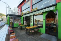 Tianya.Skyline Seaview Designer Homestay (Putuo Mountain Airport Wushitang Branch)