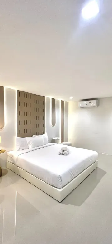 ห้องใหญ่แยกห้องนั่งเล่น แยกห้องนอน