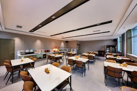 Elong Yam Hotel (Yulin Old Street Shangjun North Road Отели рядом с достопримечательностью «Hong Shi Xia»