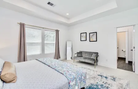 Modern getaway near downtown and airport