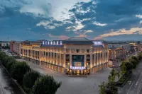 MEHOOD LESTLE The Traxland Hotel