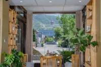 Ordinary Holiday Hotel (Guandijiamiao Ordinary Street)