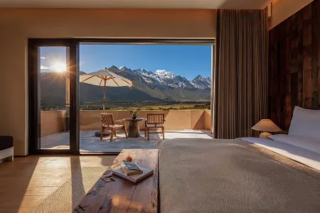 Mucheng Xichi Snow Mountain Art Resort Hotel (Baisha Ancient Town Branch) Отели рядом с достопримечательностью «Yuzhu Qingtian Scenic Resort»