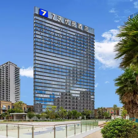 7Days Premium Hotel ( Kunming South High-speed Railway Station Gucheng Subway Station ) Отели рядом с достопримечательностью «Озеро Дяньчи»