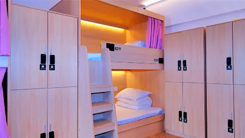 Kaifeng Yuanzhi Female Only Hostel (Gulou Square Qingming Riverside Scene Gallery)