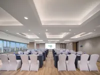 Holiday Inn YIWU CENTER By IHG Hotels near Luobinwang Park