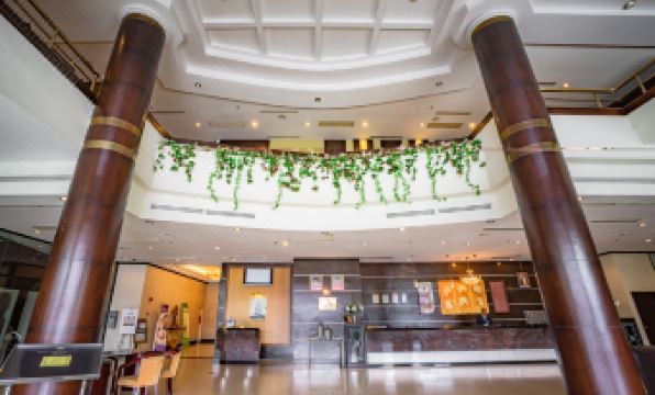 Crystal Crown Hotel JB